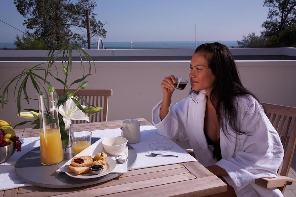 Noha Suite Hotel Riccione Exterior foto