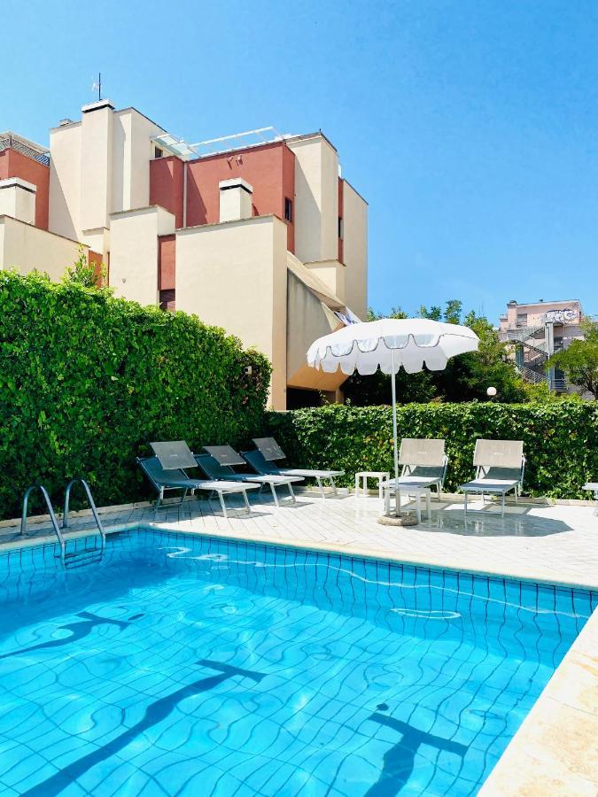 Noha Suite Hotel Riccione Exterior foto