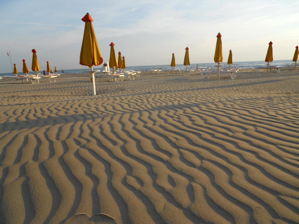 Noha Suite Hotel Riccione Exterior foto